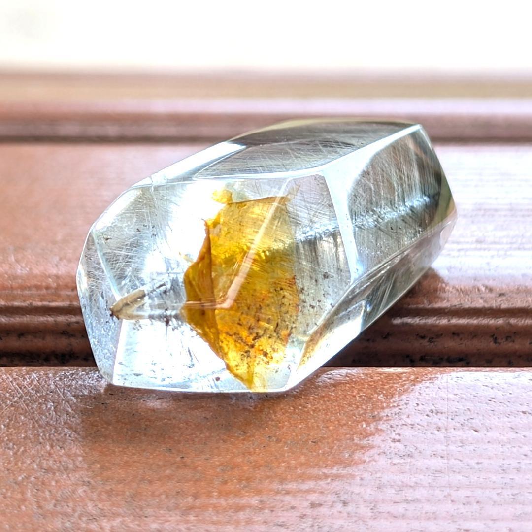 プラチナルチル 六角形カット オーロラ入ブルッカイト 奇跡の結晶 経営者のお守り