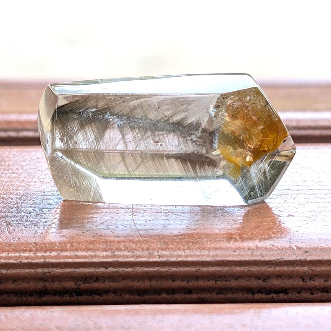 プラチナルチル 六角形カット オーロラ入ブルッカイト 奇跡の結晶 経営者のお守り