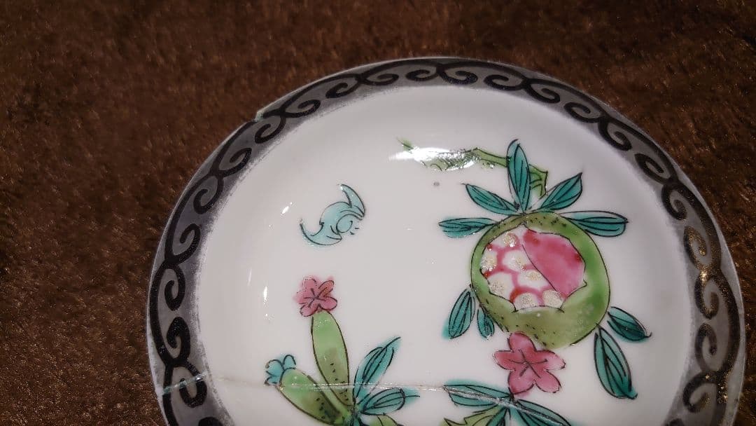 中国美術　李朝　粉彩　蝶の図　豆皿　旧家蔵出し　１客