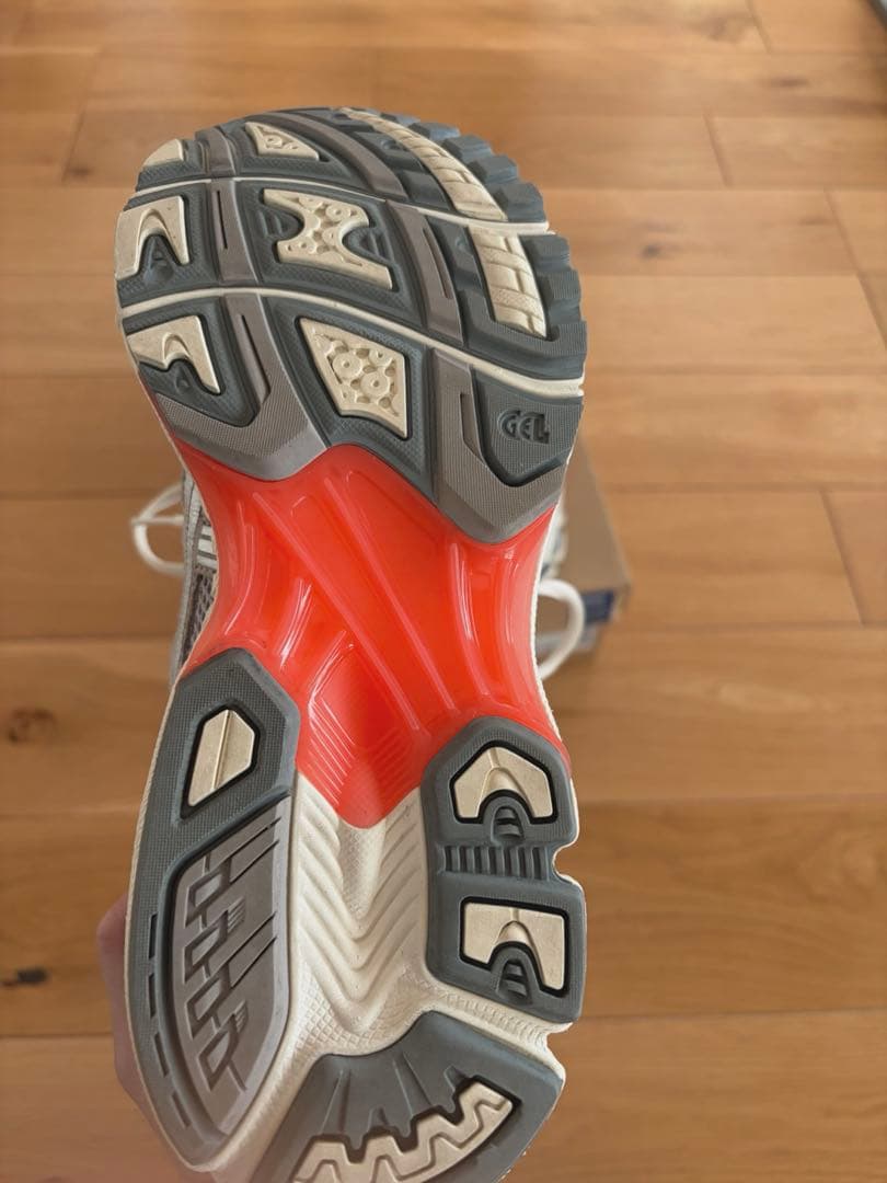 ち*ん様 アシックス GEL-KAYANO14 グレー色　27cm