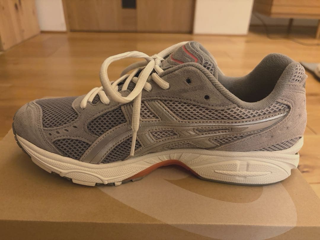 ち*ん様 アシックス GEL-KAYANO14 グレー色　27cm