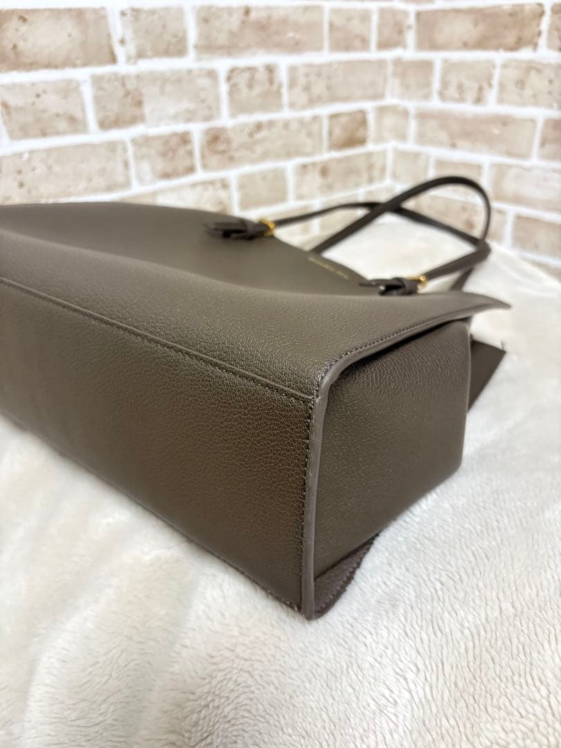 CHARLES & KEITHサンサ クラシックダブルハンドルトートバッグ