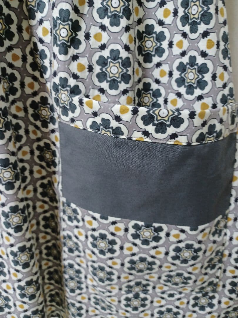 【５L~６L＊脇下たっぷりギャザー】HMエプロン　花柄カーキグレー系