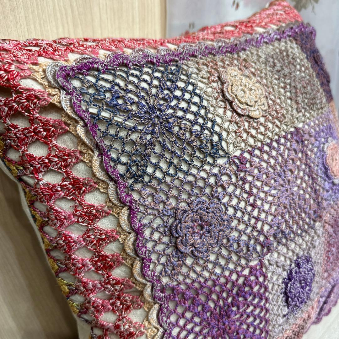 クッションカバー　オリムパス刺繍糸のクッションカバー手編みhandwork