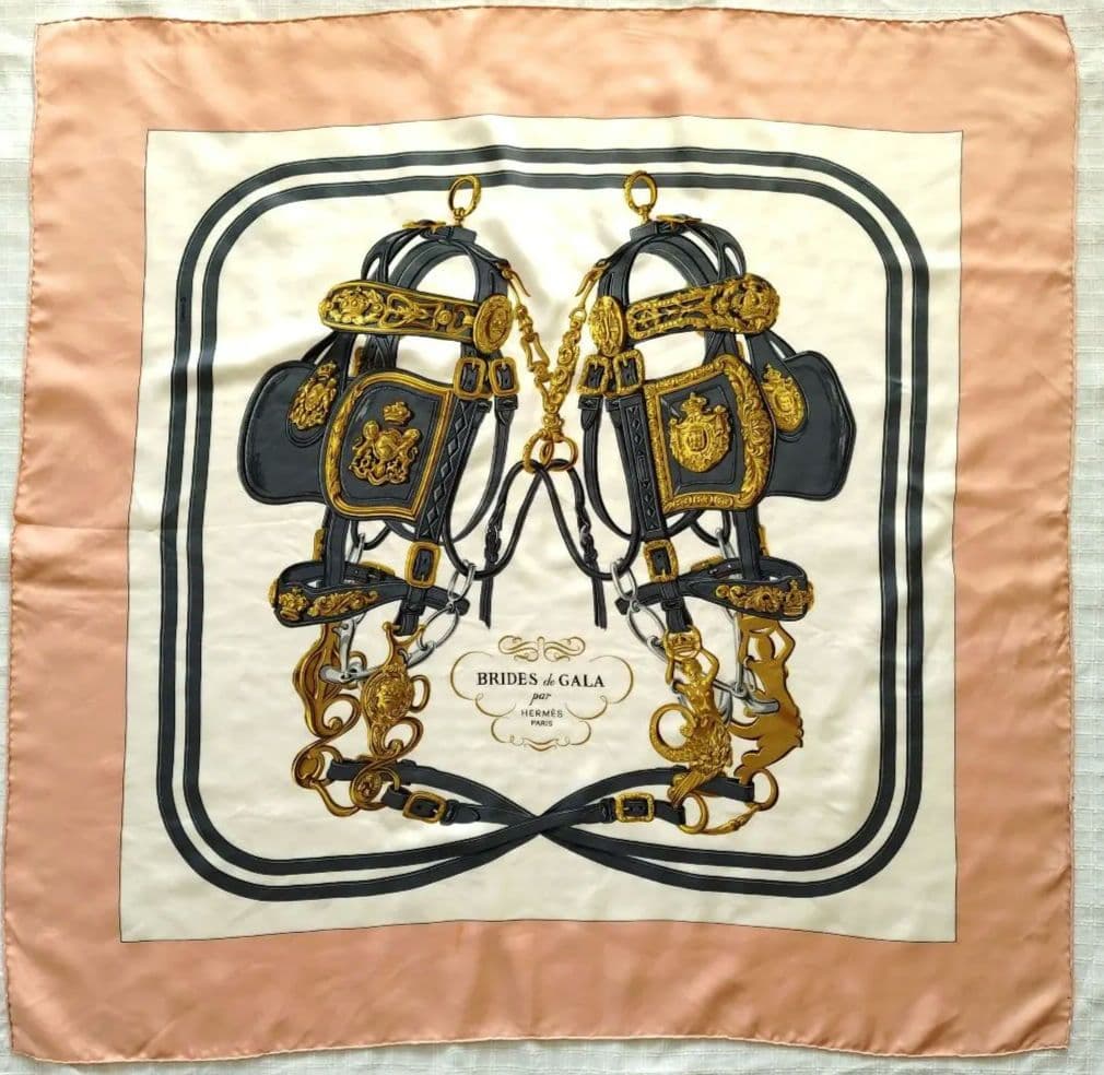 エルメス　スカーフ　 HERMÈS BRIDES de GALA　馬具デザイン
