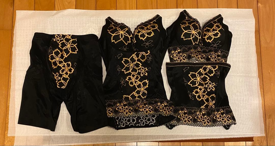 chiari MARUKO サクラ 黒 補正下着4点セット