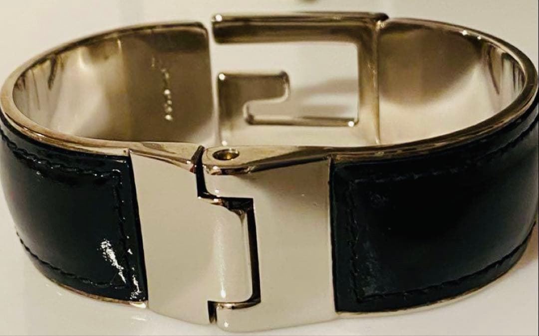 【美品】GUCCIエナメルバングル