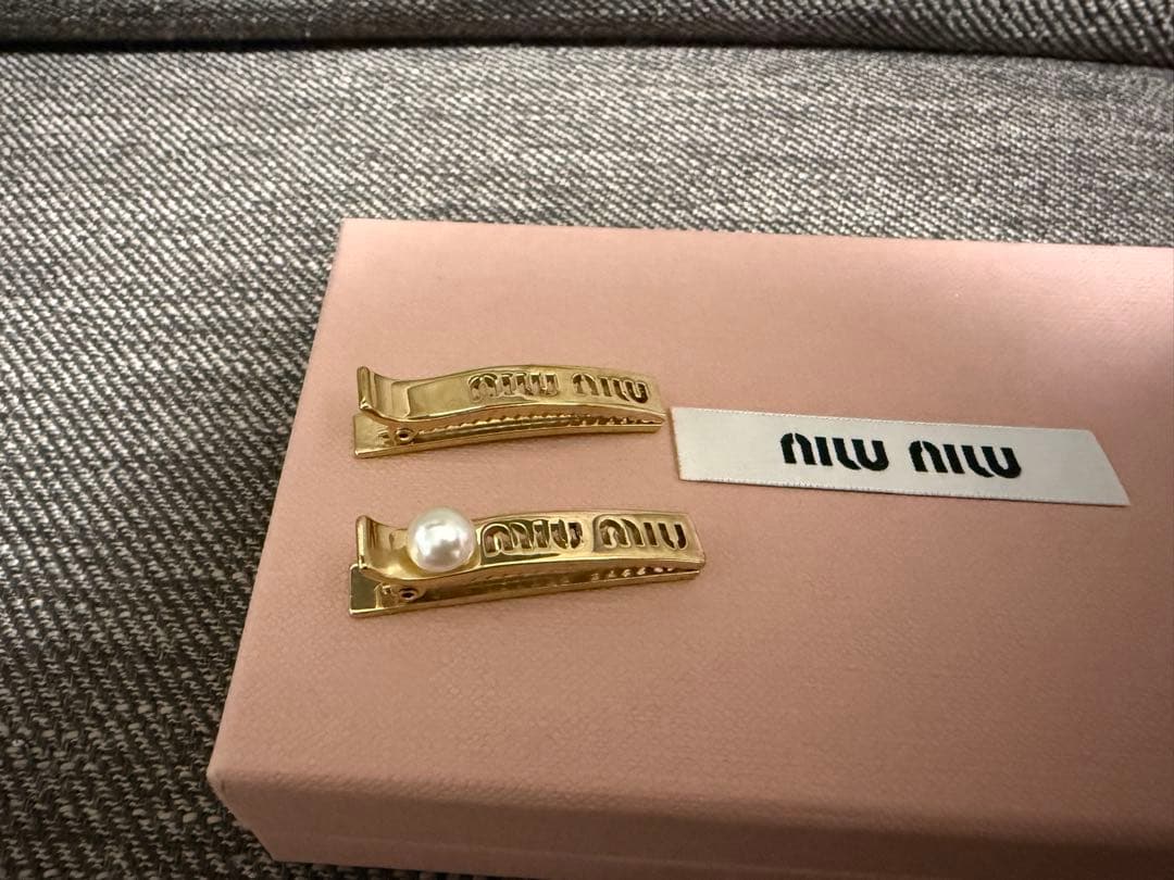 MIU MIU ゴールド パール ヘアクリップ 2個セット