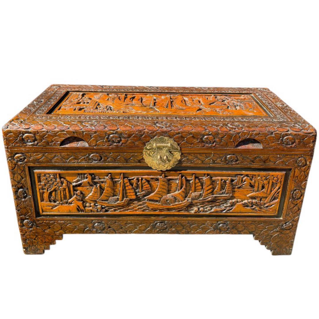 衣装箱　彫刻家具　木製 木彫り　手彫り　収納ボックス　アンティーク家具　ねこ脚