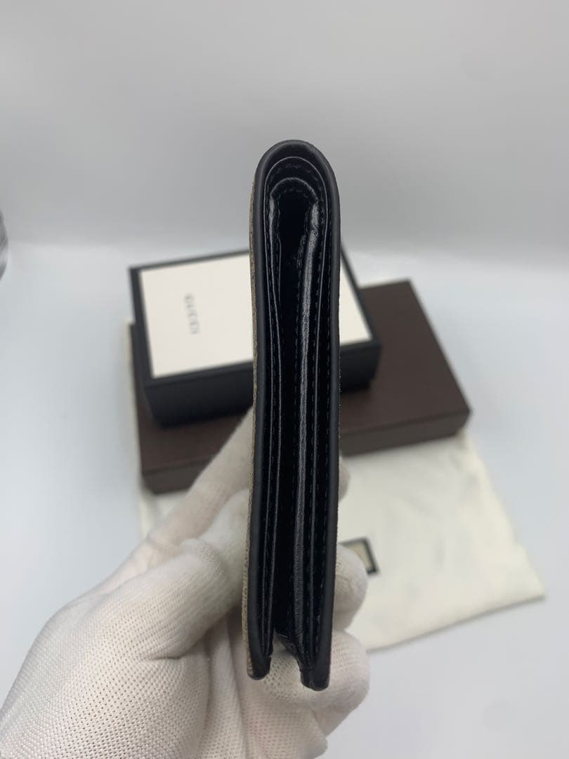 【美品】GUCCI 二つ折り財布　キングスネーク　ベージュ系　GGスプリーム