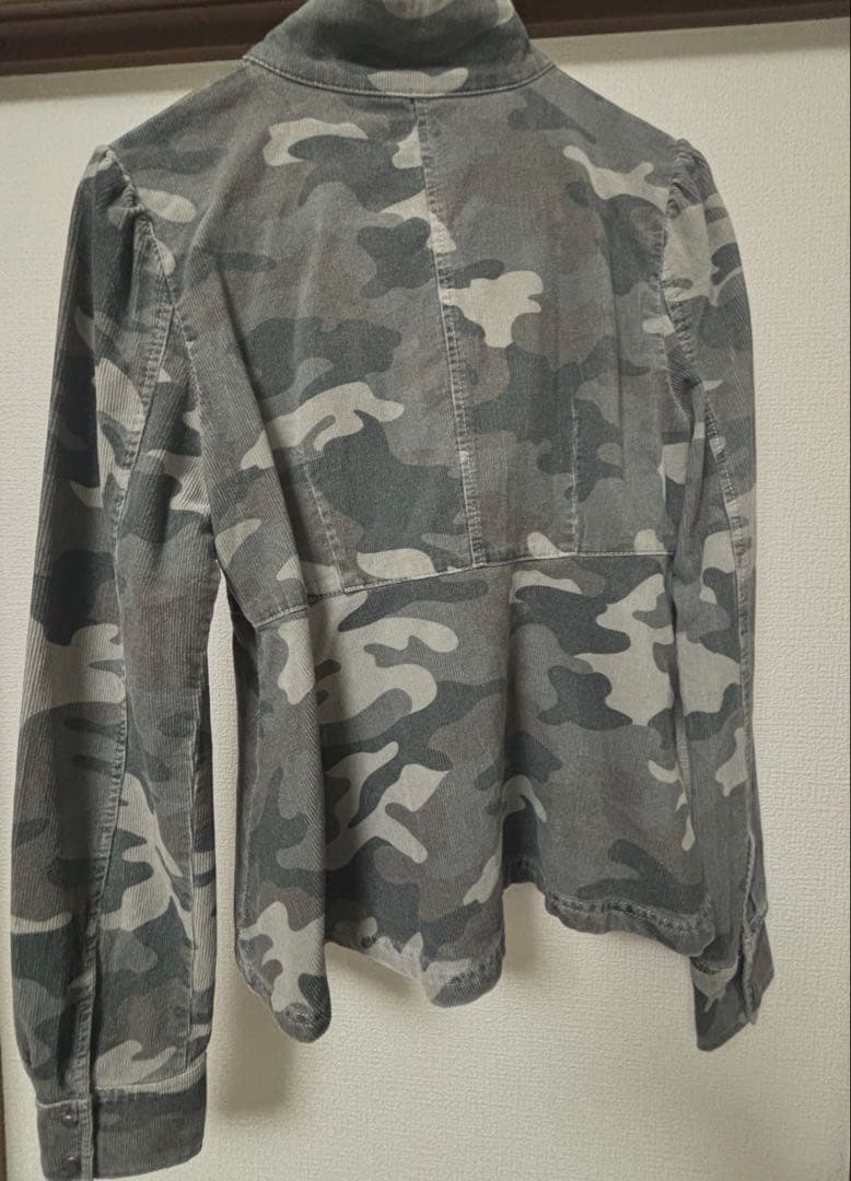 LAGUAGEM PEPLUM CAMO 迷彩柄ミリタリー　ジャケット　トップス