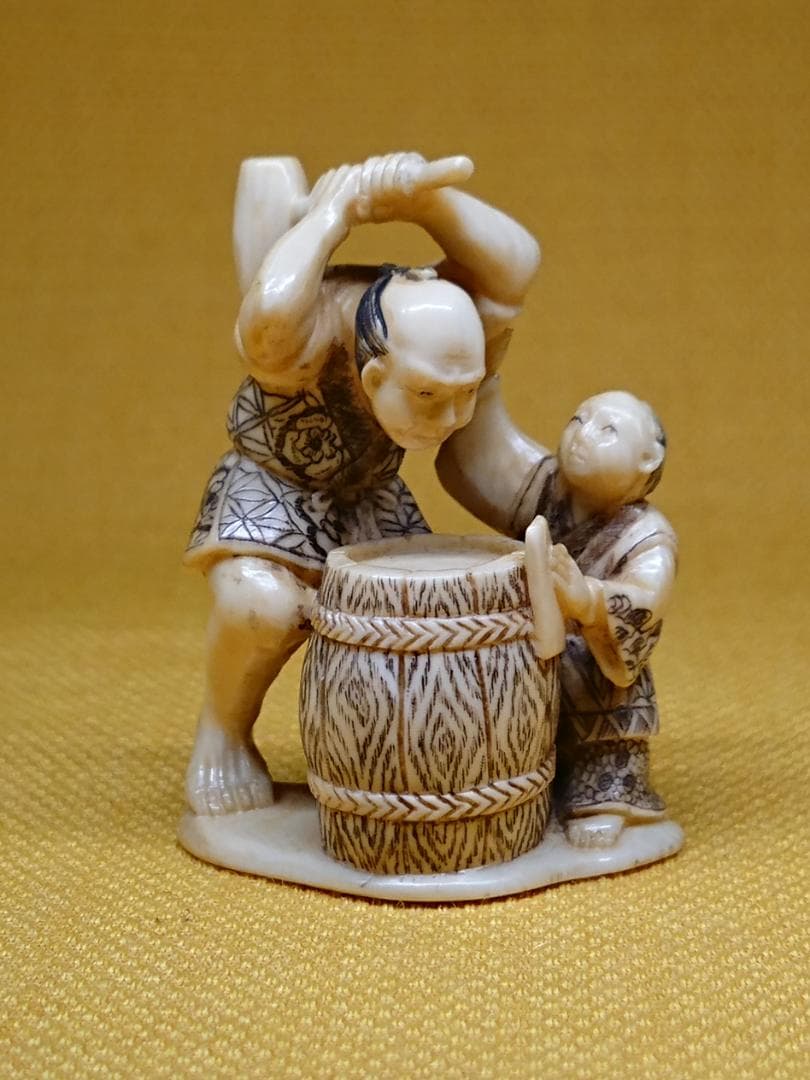 人形　天然素材　彫刻　彫像　根付　置物　インテリア　工芸品　美術品　A2862