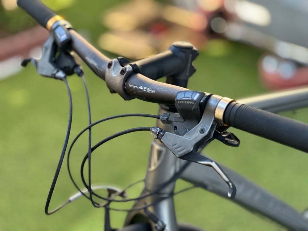 TREK 7.3FX クロスバイク（Deore/LX搭載・直接引取限定）