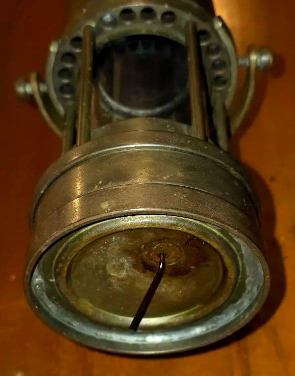 A*8様 英国製 真鍮ジンバル式マイナーズランプ 壁掛け可