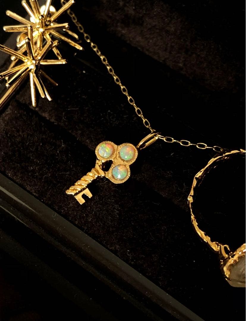 オパール　キーネックレス　トップ