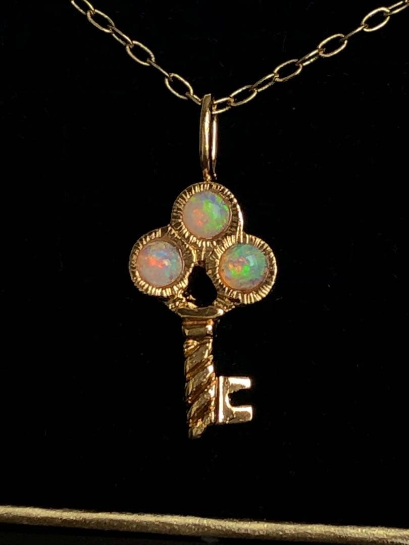 オパール　キーネックレス　トップ