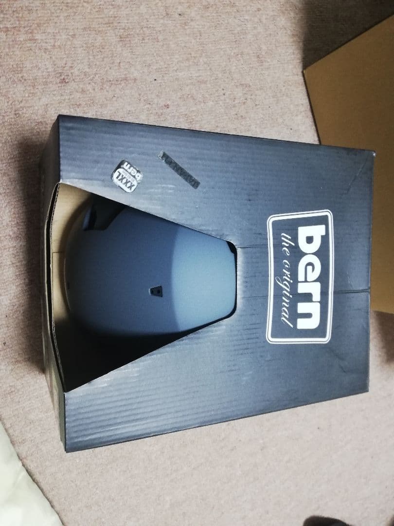 BernヘルメットXXXLサイズ　未使用　開封済み
