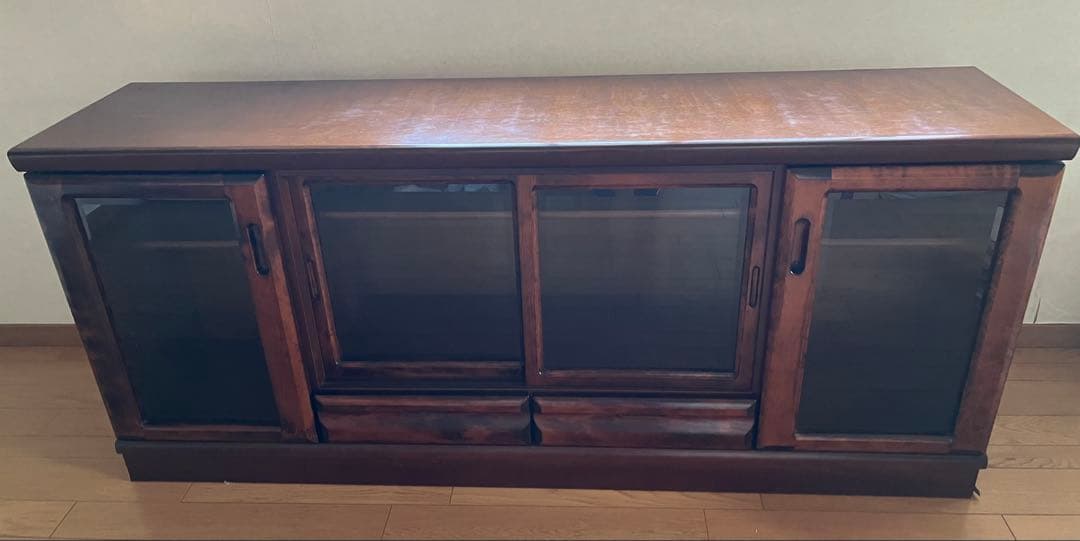 ダークブラウン木製キャビネット ガラス扉付き
