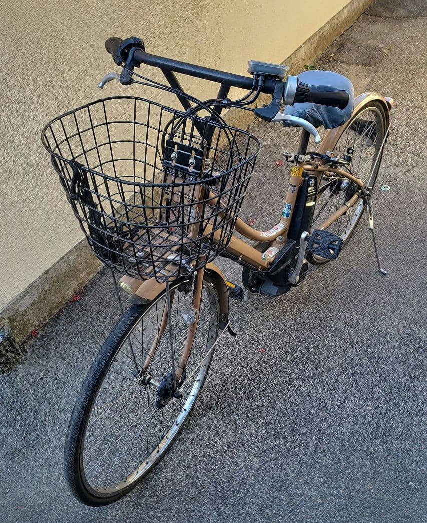 電動アシスト自転車 ベージュ 前カゴ付き