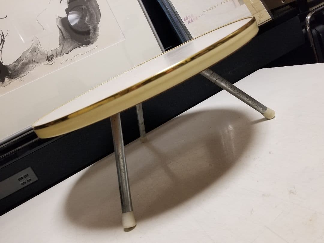 1970's　回転式　スペースエイジ　ポストモダン　オフオワイト　ゴールド　三脚