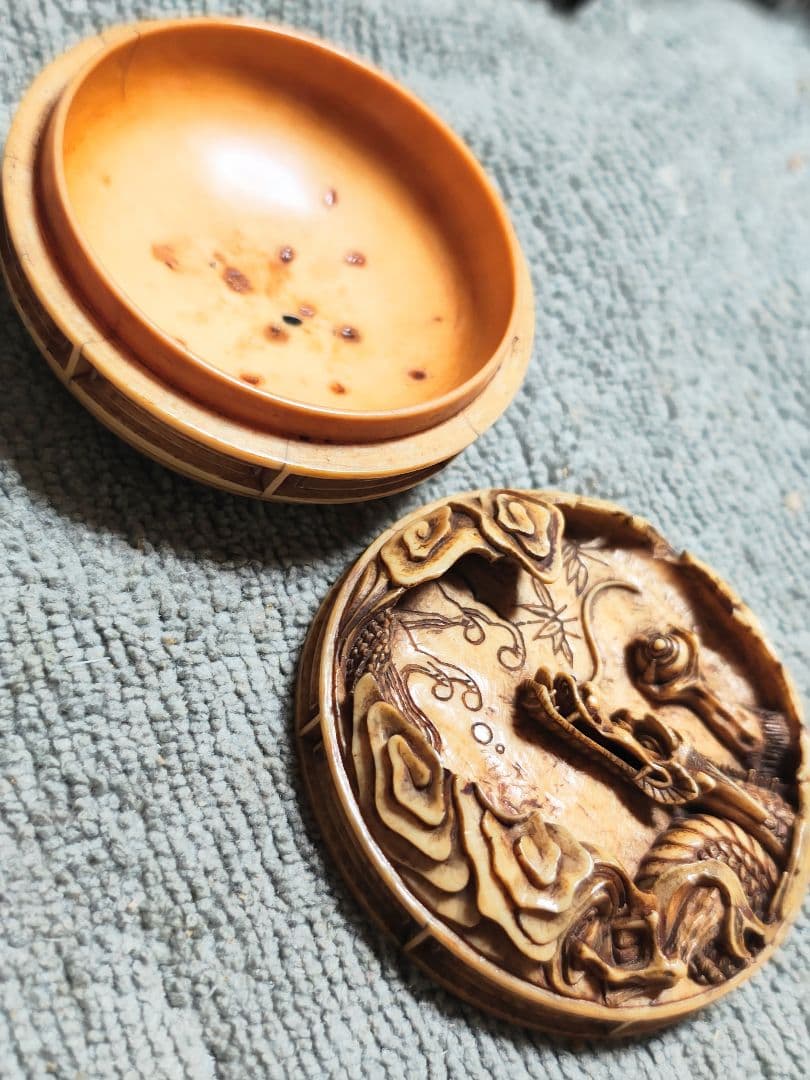 龍*ん様 竜の彫刻の小物入れ　骨董、アンティーク