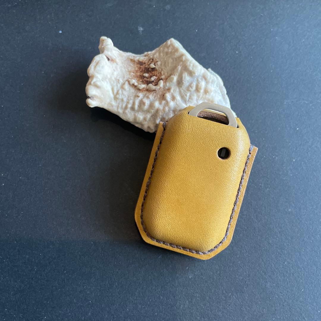 にゃんこ様用レザー製キーケース、ウォルナット製エアコンダイヤル、給油口オープナー