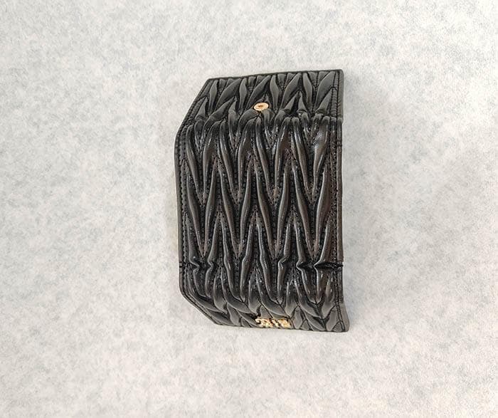 美品✨MIUMIU ブラック 三つ折り財布