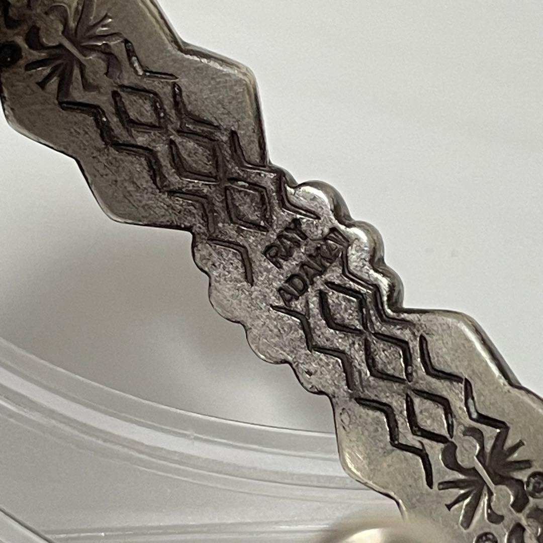 【重厚感】ナバホ族 RAY ADAKAI スタンプワーク バングル