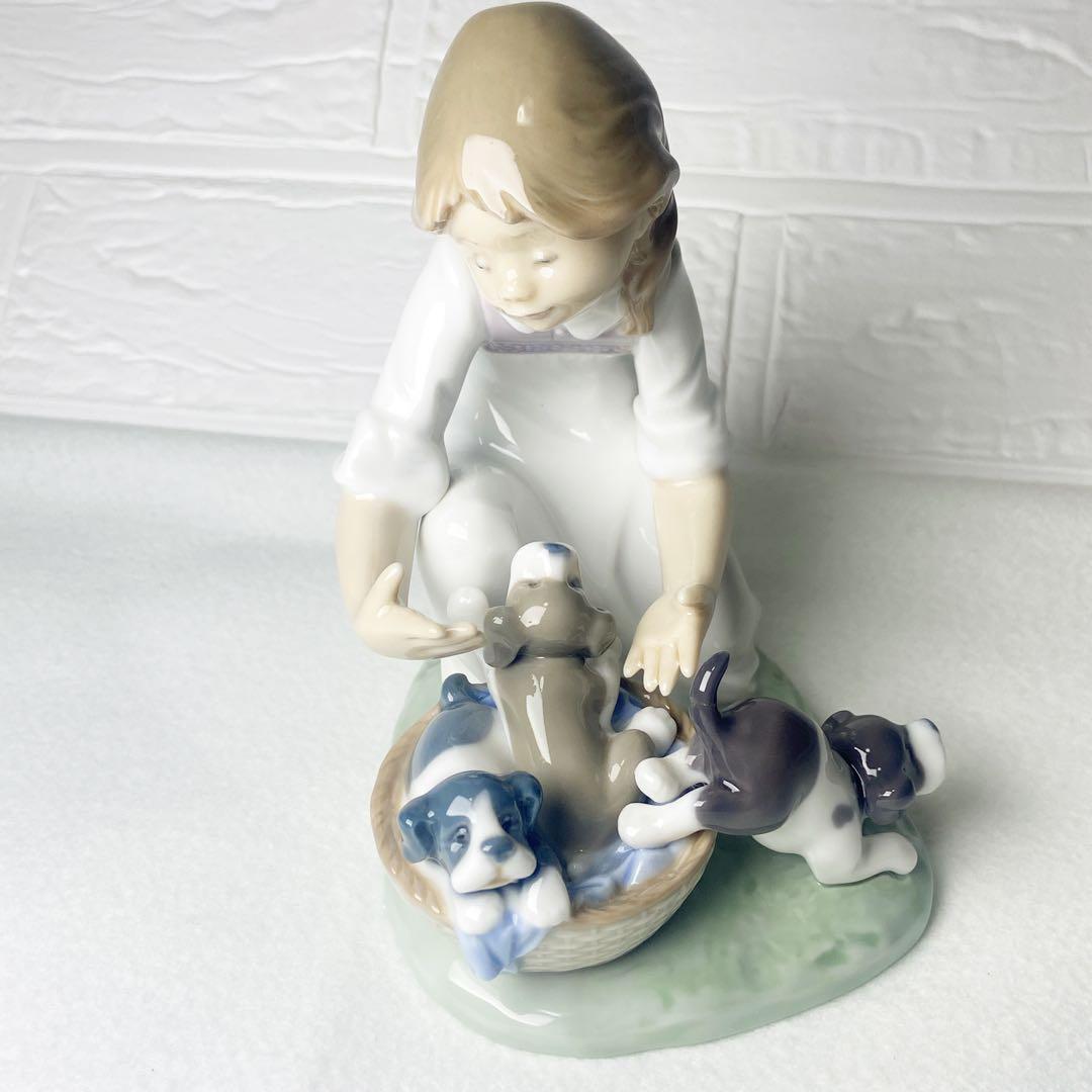 リヤドロ LLADRO こっそりお外へ 仔犬 美品 陶器 フィギュリン 廃盤品