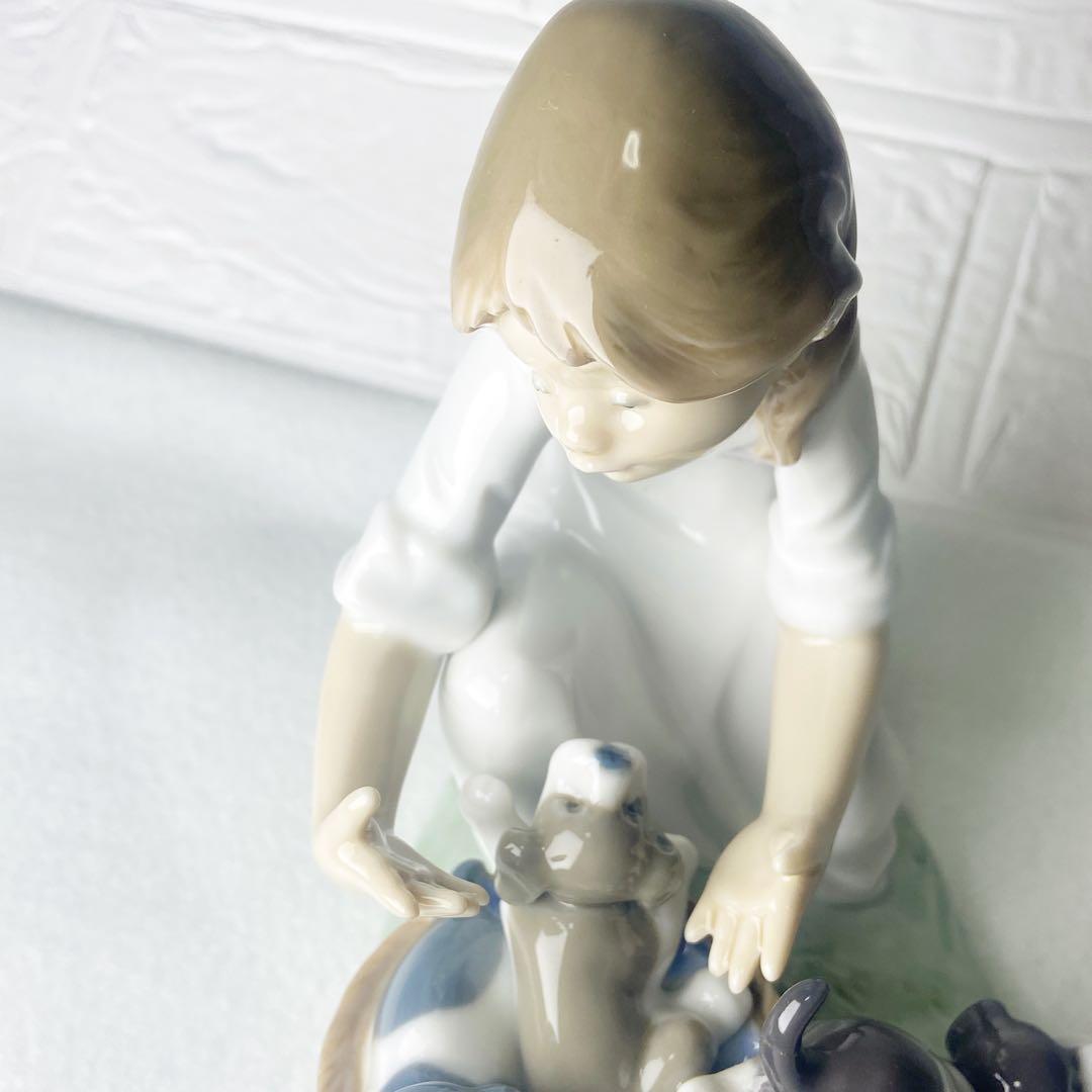リヤドロ LLADRO こっそりお外へ 仔犬 美品 陶器 フィギュリン 廃盤品