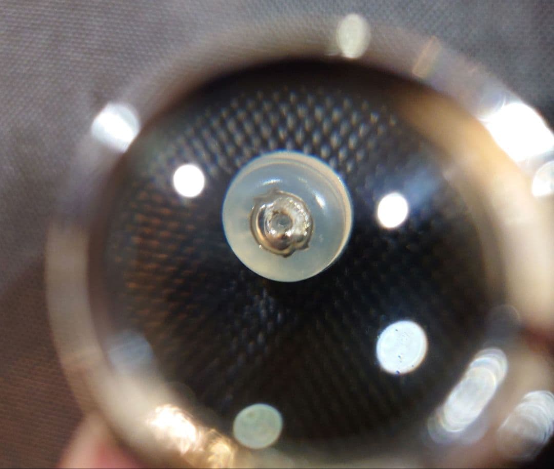 スフェーンピアスプラチナ刻印入り