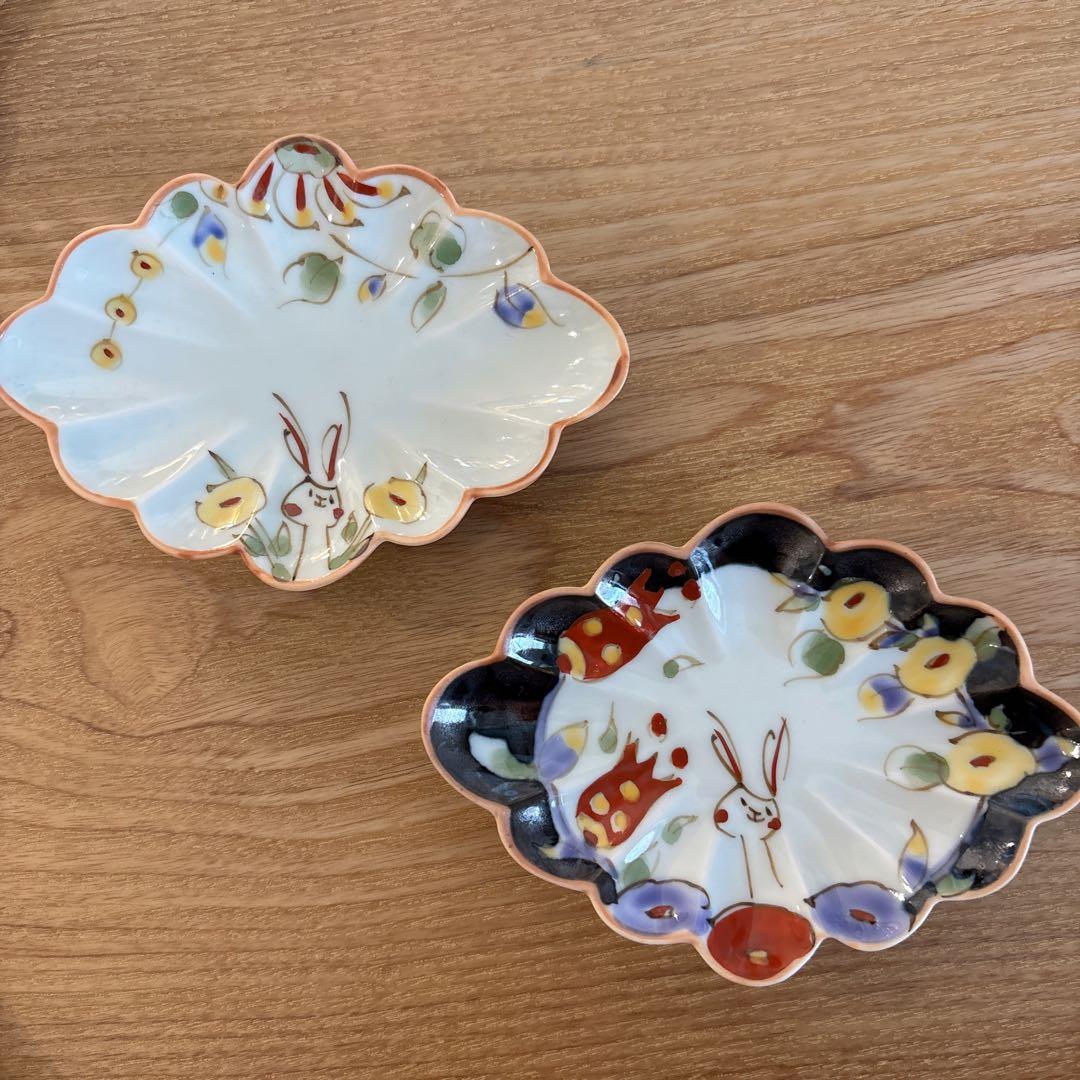 【本日まで特価中】空萌工房★新品★兎とお花の手描き陶磁器皿・豆皿２枚セット