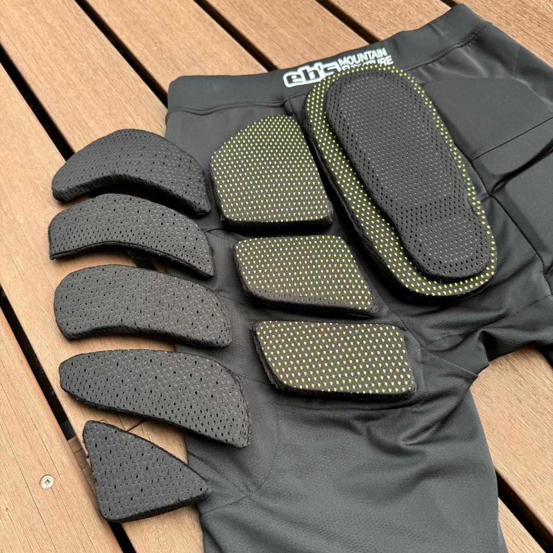 【新品】eb's HIP PROTECT XRD size S プロテクター