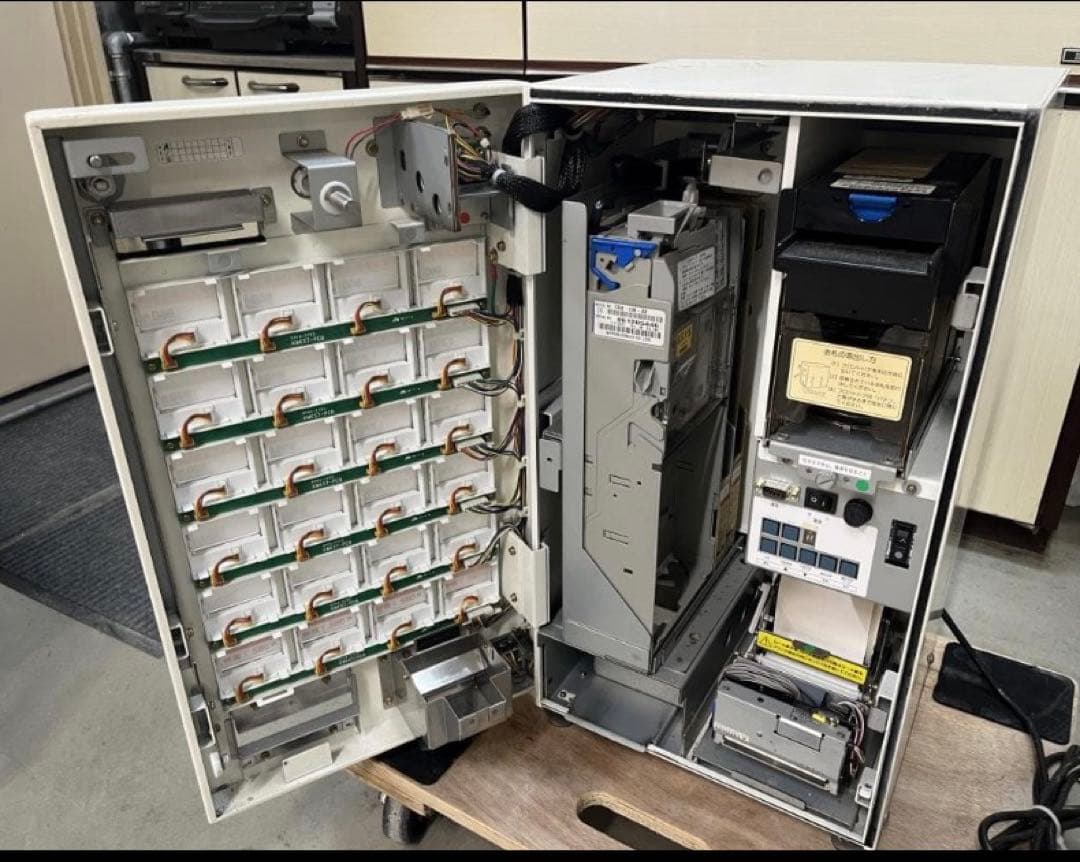 ジャンク 小型 グローリー 業務用 券売機 KM-S100-E 新紙幣非対応