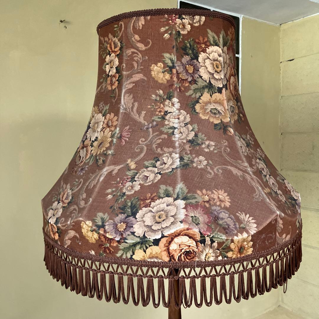 クラシックスタイル 木製フロアランプアンティーク　薔薇　ヴィンテージイケダ製作所