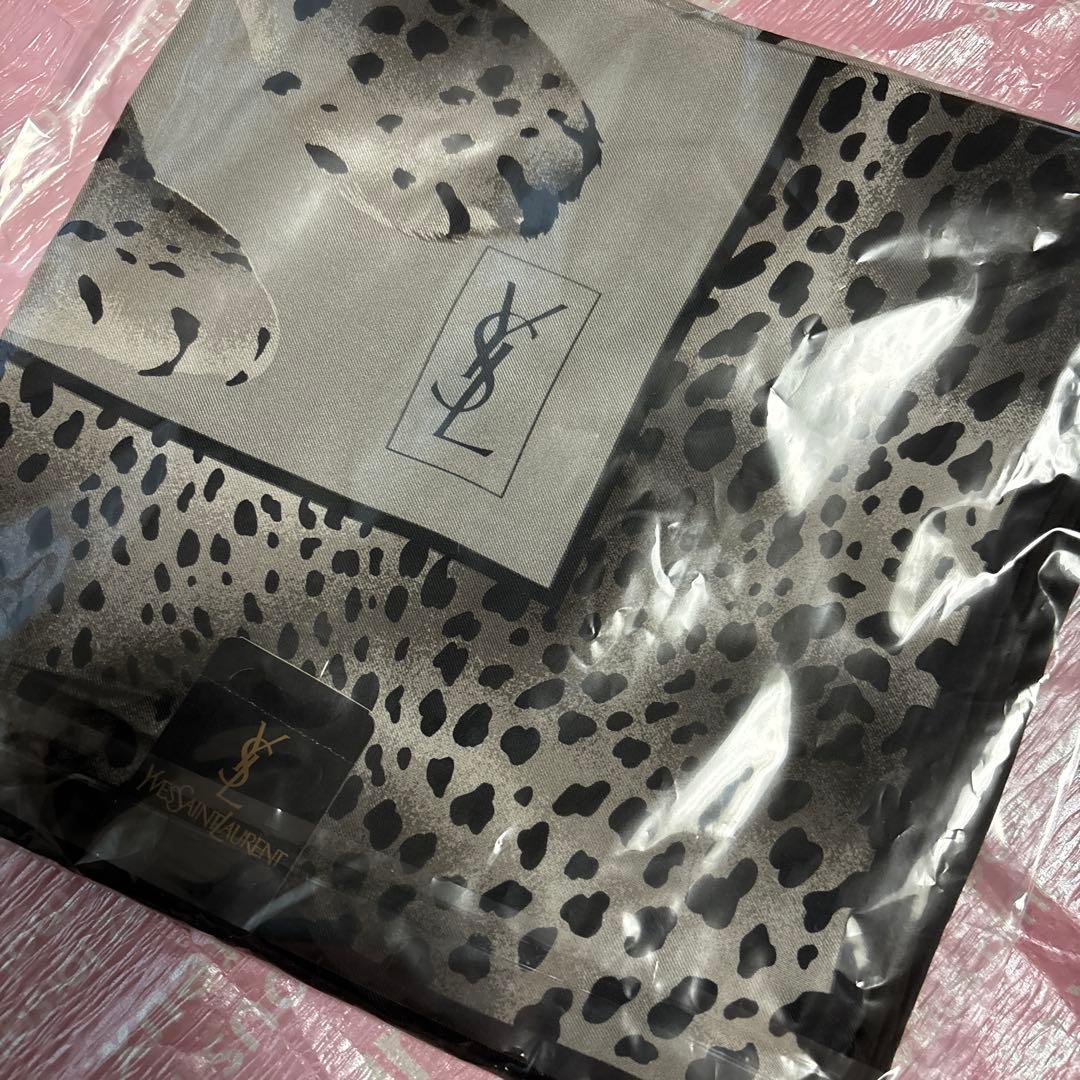 新品未使用品タグ付きYSL ヒョウ柄 シルクスカーフ