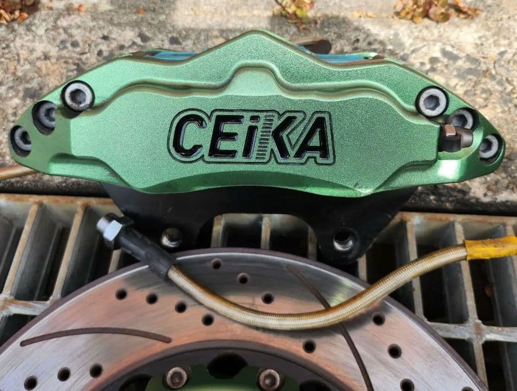 s*e様 sealife　アバルト500で使用　CEIKA ブレーキキャリ