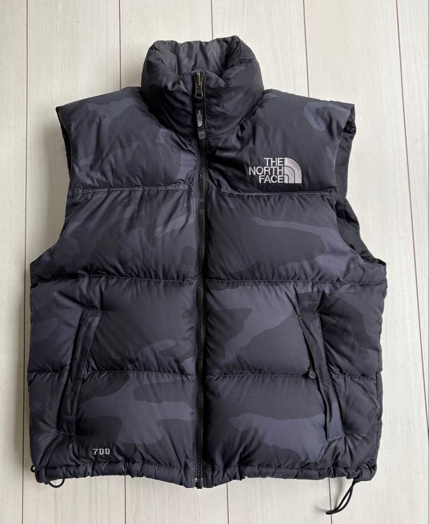 年内特別価格！THE NORTH FACE センターロゴカモフラ ダウンベスト