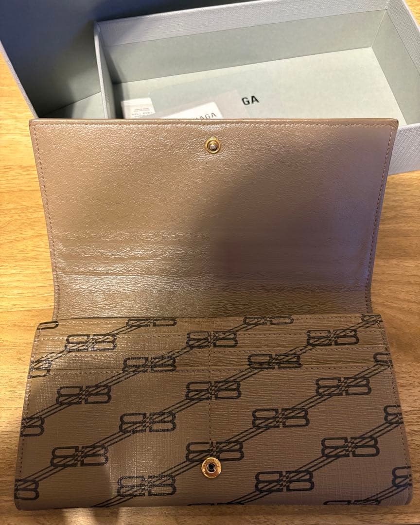 BALENCIAGA ロゴプリント 長財布 ベージュ