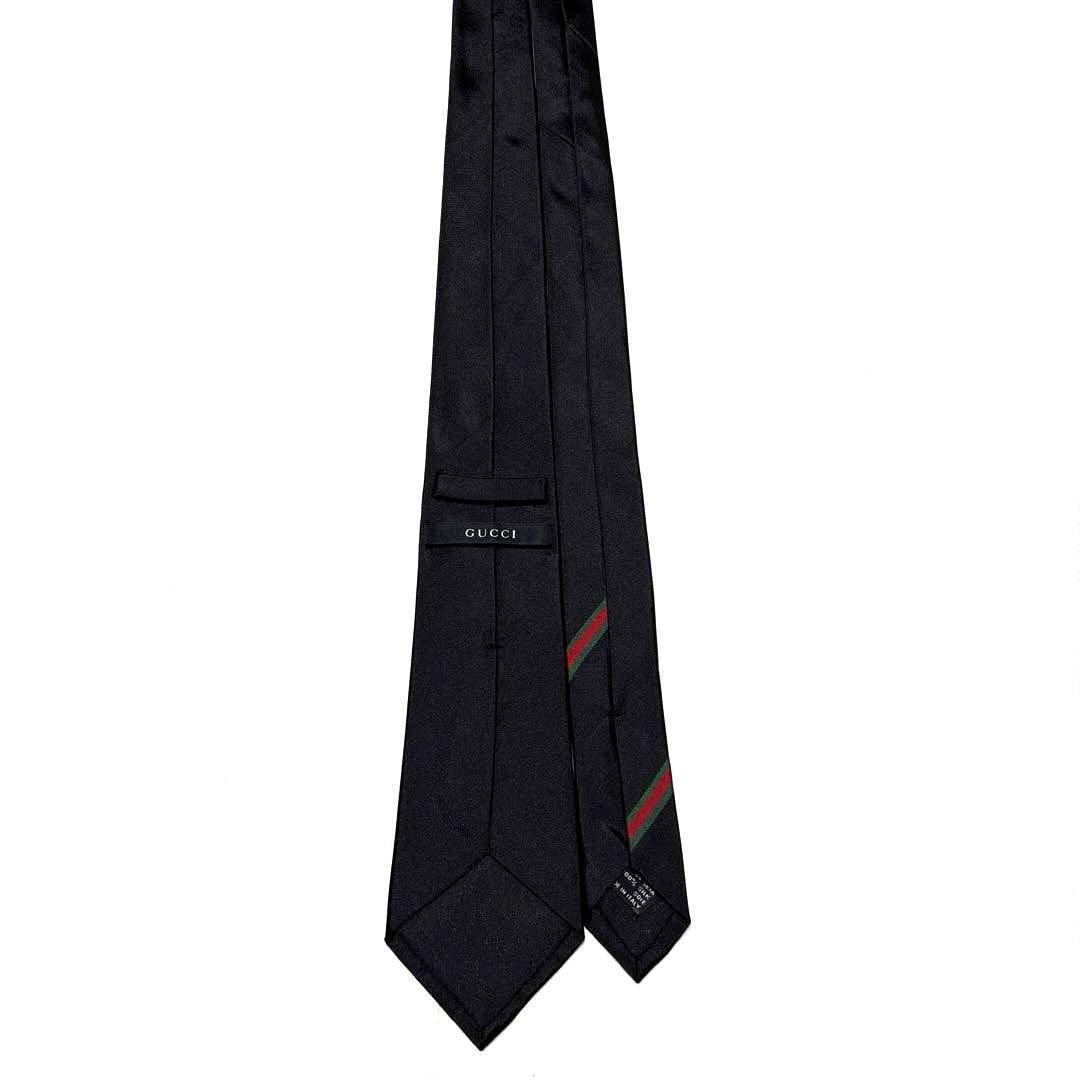 極美品　GUCCI グッチ　ネクタイ　ブラック　無地　ロゴ　シェリーライン　光沢