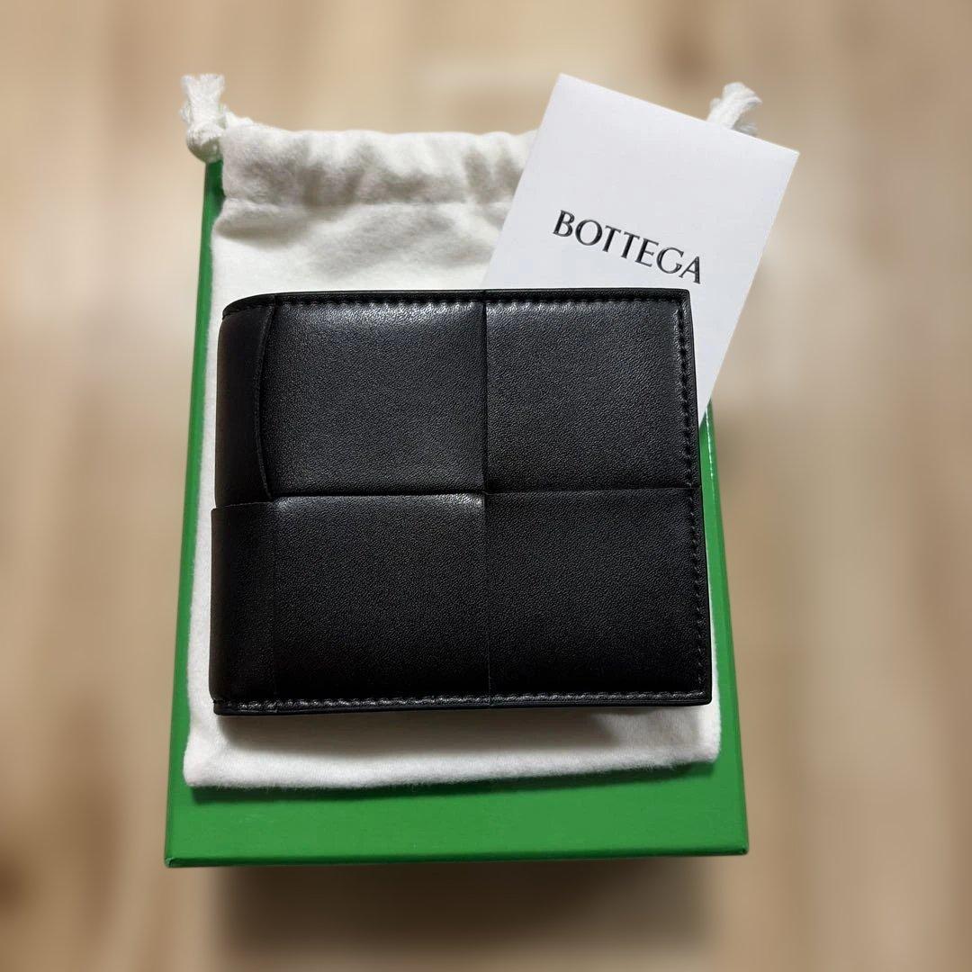 新品級 ボッテガヴェネタ カセット パース付き二つ折り ブラック