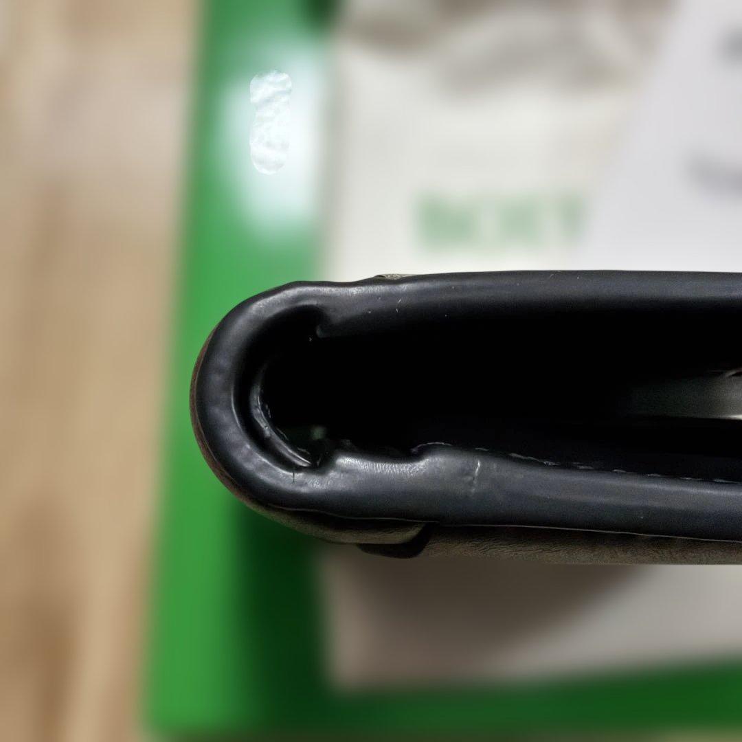 新品級 ボッテガヴェネタ カセット パース付き二つ折り ブラック