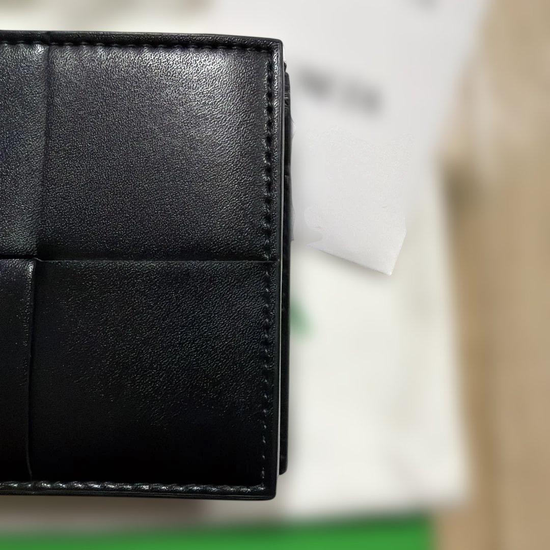 新品級 ボッテガヴェネタ カセット パース付き二つ折り ブラック