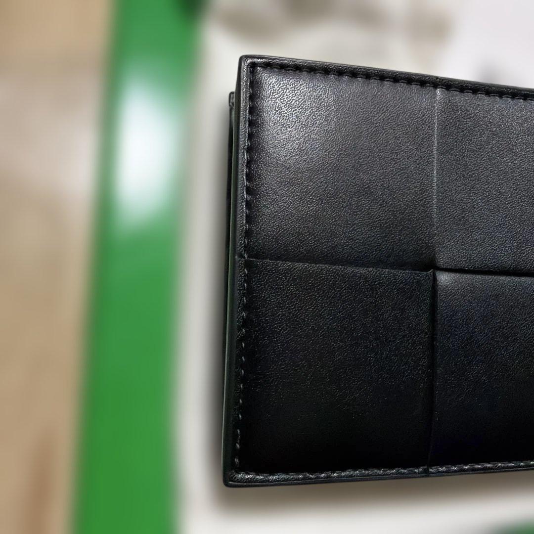 新品級 ボッテガヴェネタ カセット パース付き二つ折り ブラック