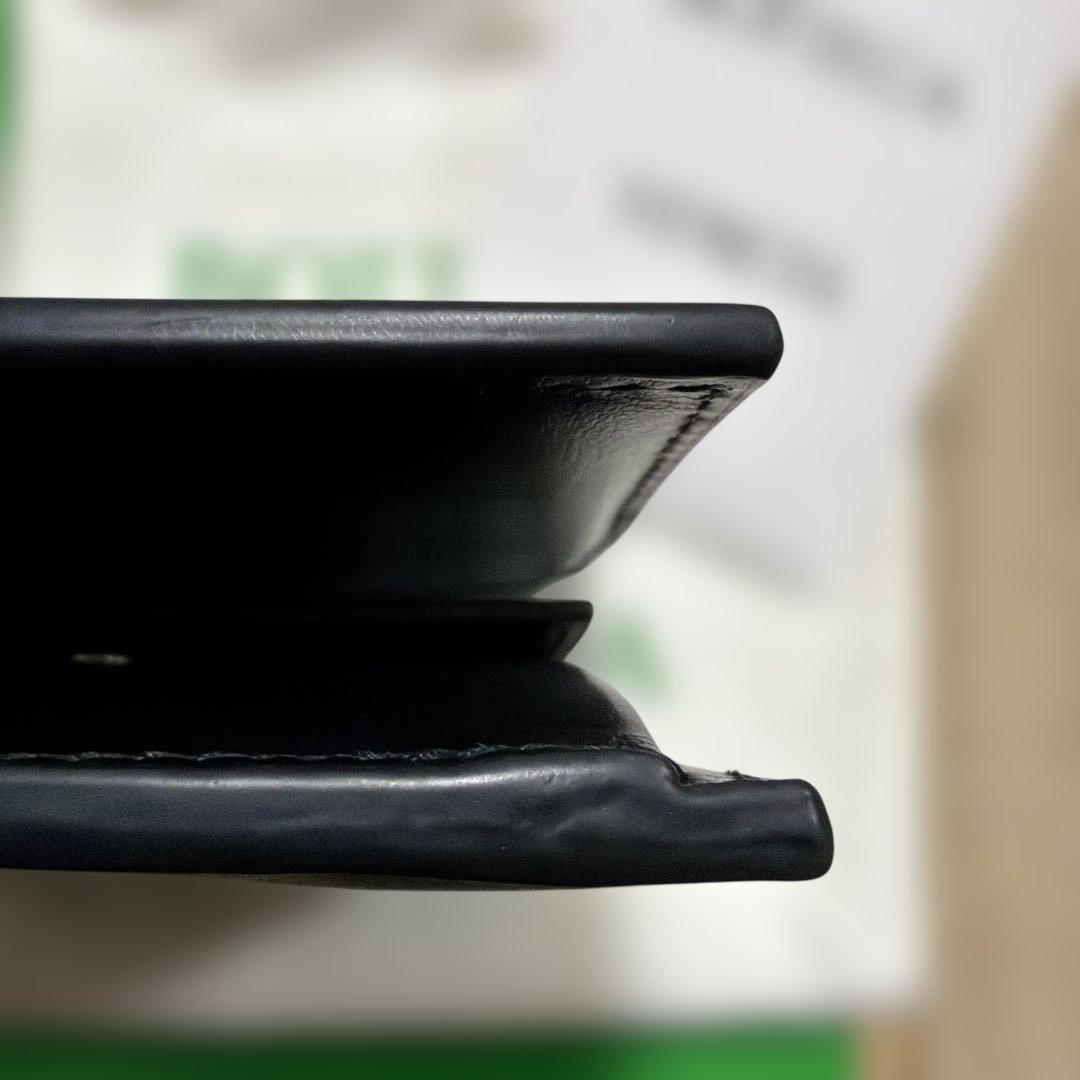 新品級 ボッテガヴェネタ カセット パース付き二つ折り ブラック