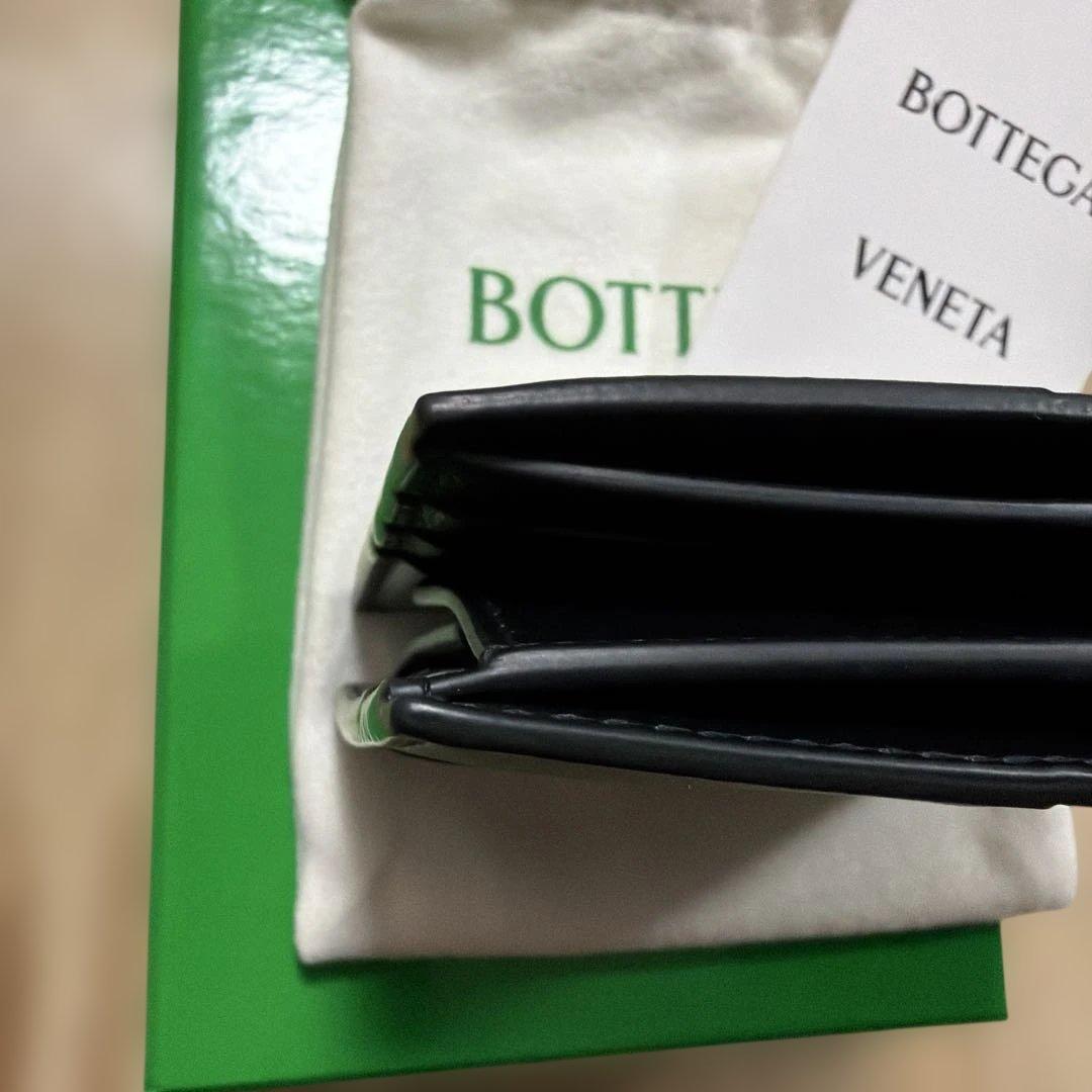 新品級 ボッテガヴェネタ カセット パース付き二つ折り ブラック