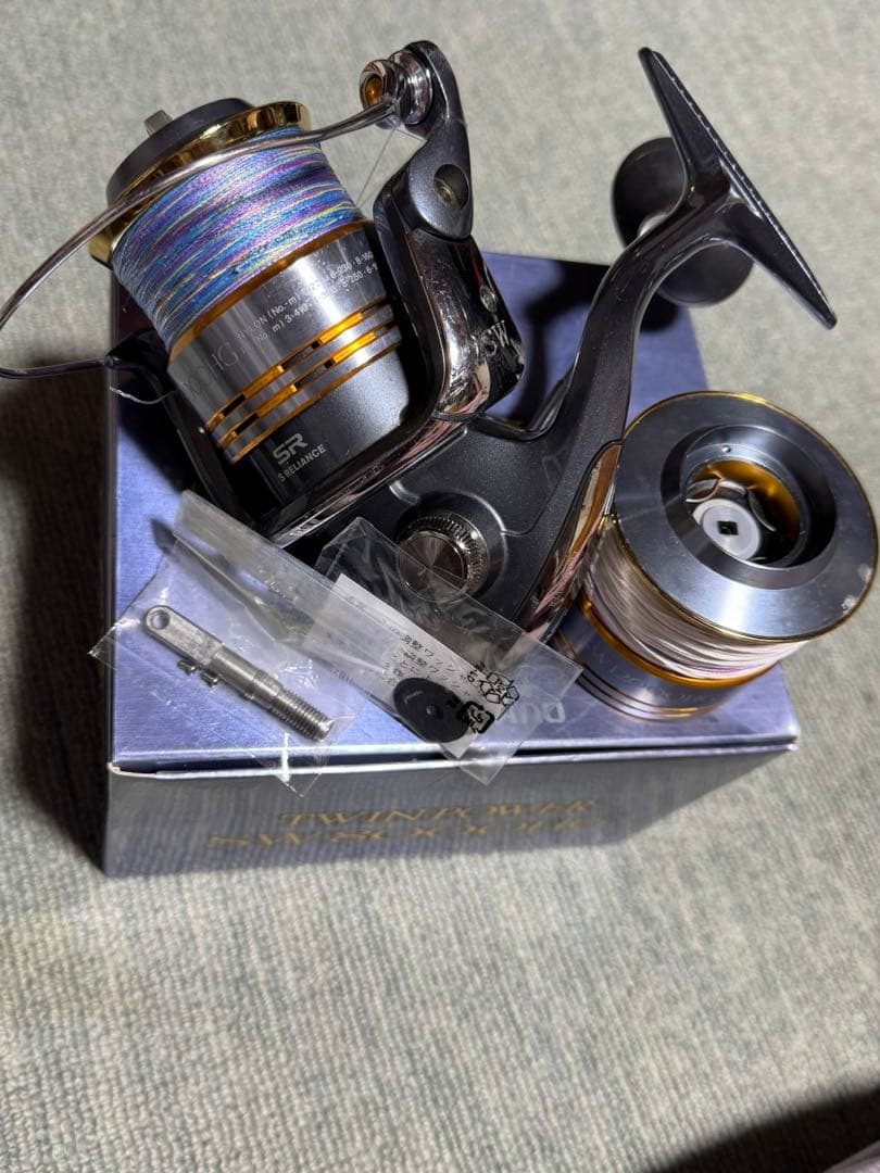 ツインパワーSW8000HG 12000HGスプール付き　ノブ付き