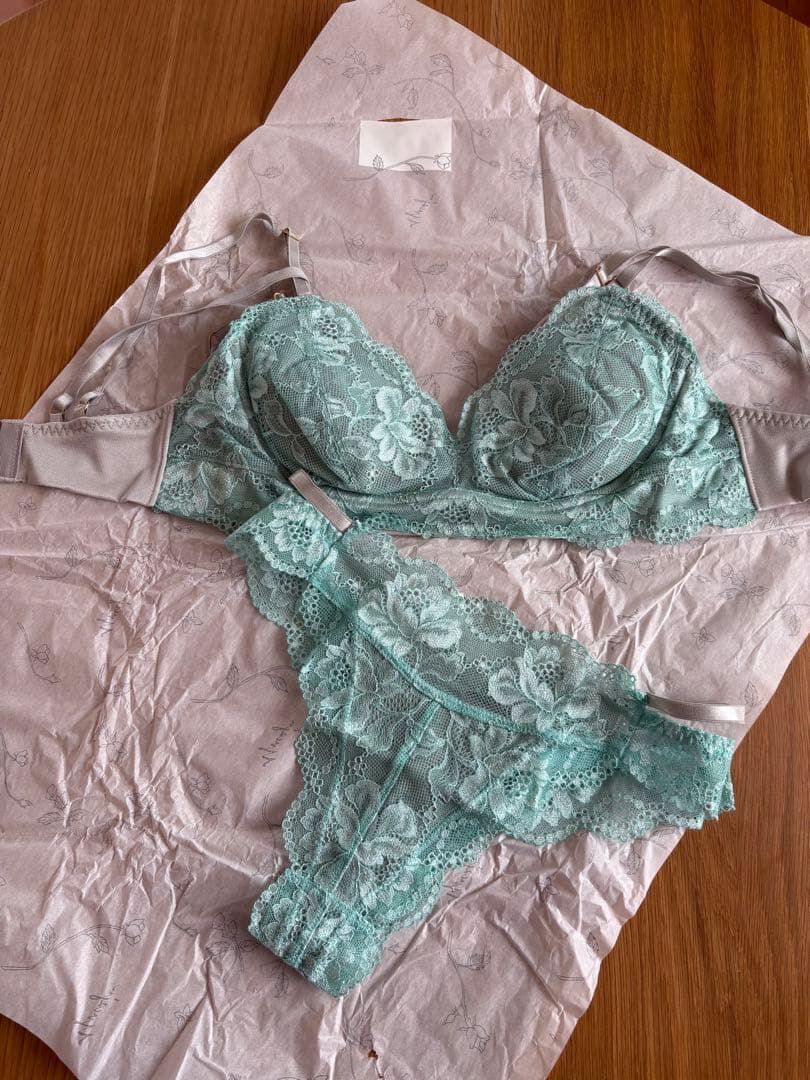 YVESJUブラジャーショーツセット