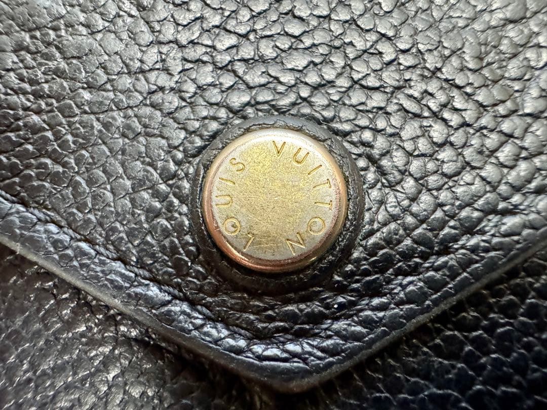 ノ*エ様 ルイヴィトン ポルトフォイユ・ヴィクトリーヌ M64060(黒 三つ折