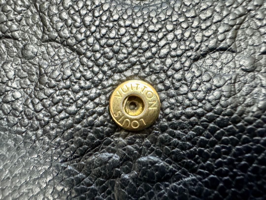 ノ*エ様 ルイヴィトン ポルトフォイユ・ヴィクトリーヌ M64060(黒 三つ折